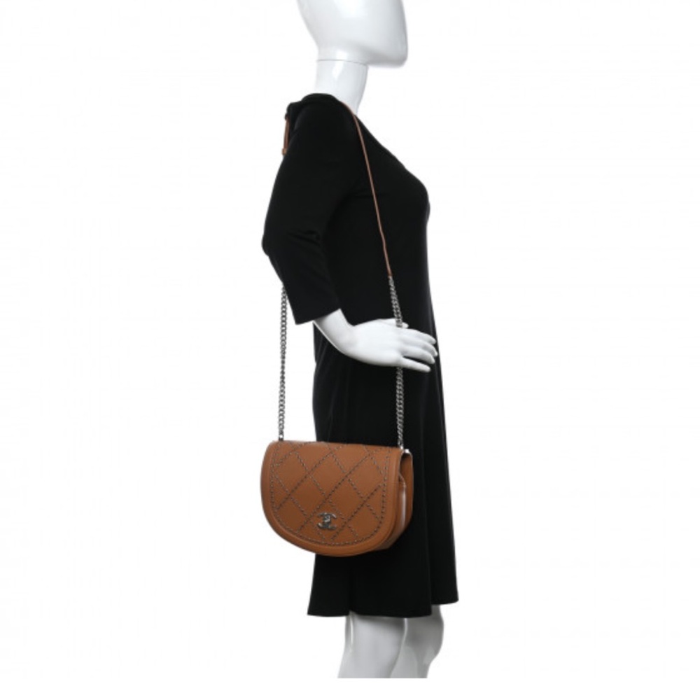 Chanel Tan Coco Eyelets Quilted Lambskin Crossbody Bag with Chain Strap - Picture 3 of 10